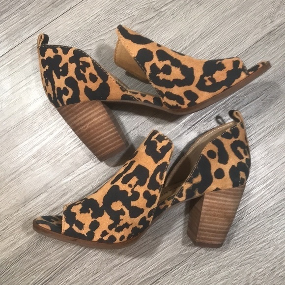 Lucky Brand “LK-JUNAI” Leopard Print stacked Heel Peep Toe Heels size 5.5 - Picture 7 of 9